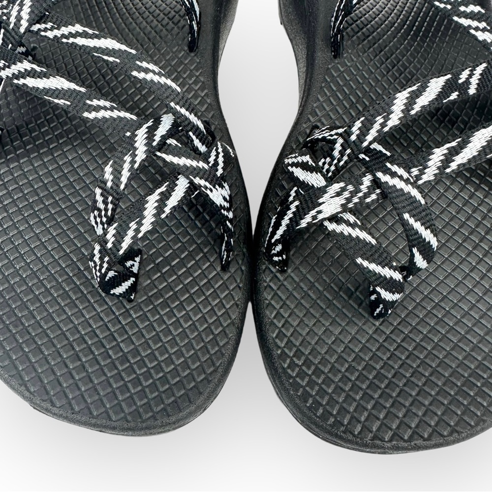 NWT Chaco ZCLOUD X2 black white sandals comfort strappy crisscross toe loop sz 9 - Picture 5 of 13